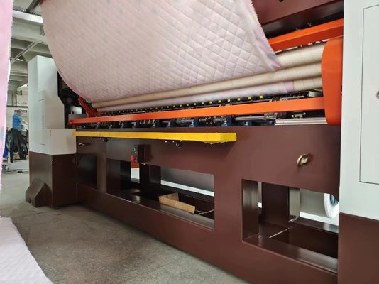 サーボ モーターを搭載する320cm Industiralの多針のキルトにする機械